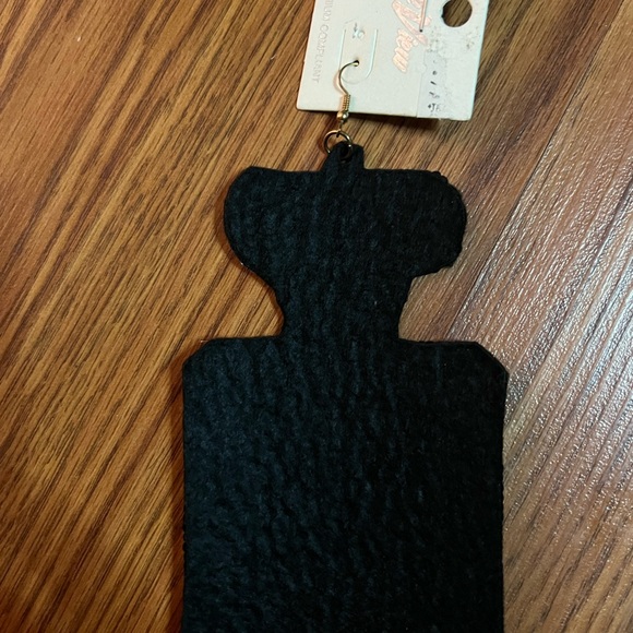 Earrings - Picture 2 of 4